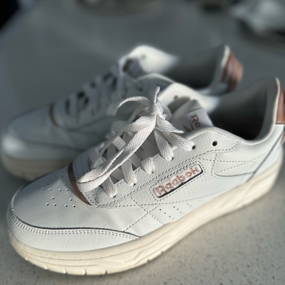Women’s 7.5 Reeboks